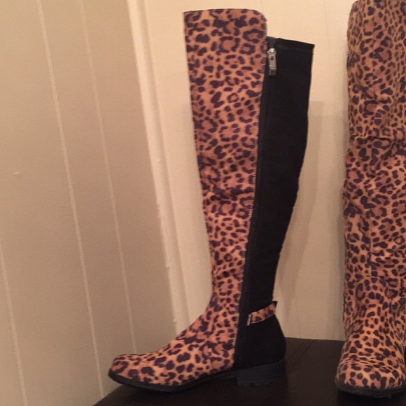 Amazing tall cheetah boots! - Picture 3 of 7